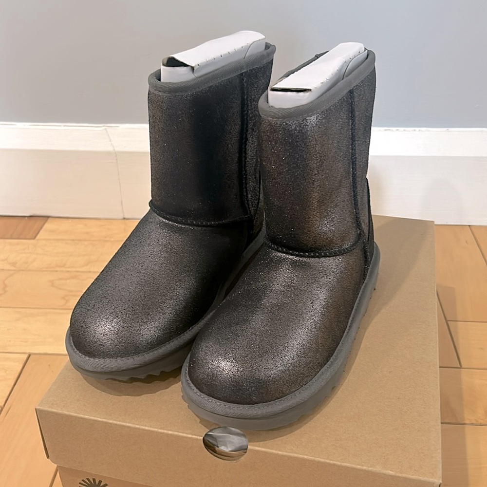 UGG - kids classic II Metalic Glitter - size 6 EU 38